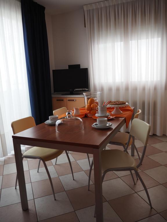 Family Apartments Residence Trieste Lido di Jesolo Kültér fotó